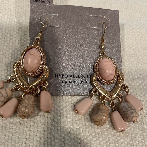 Boho dusty pink and gold earrings, faux stone look, hypoallergenic. NWT - Picture 2 of 3